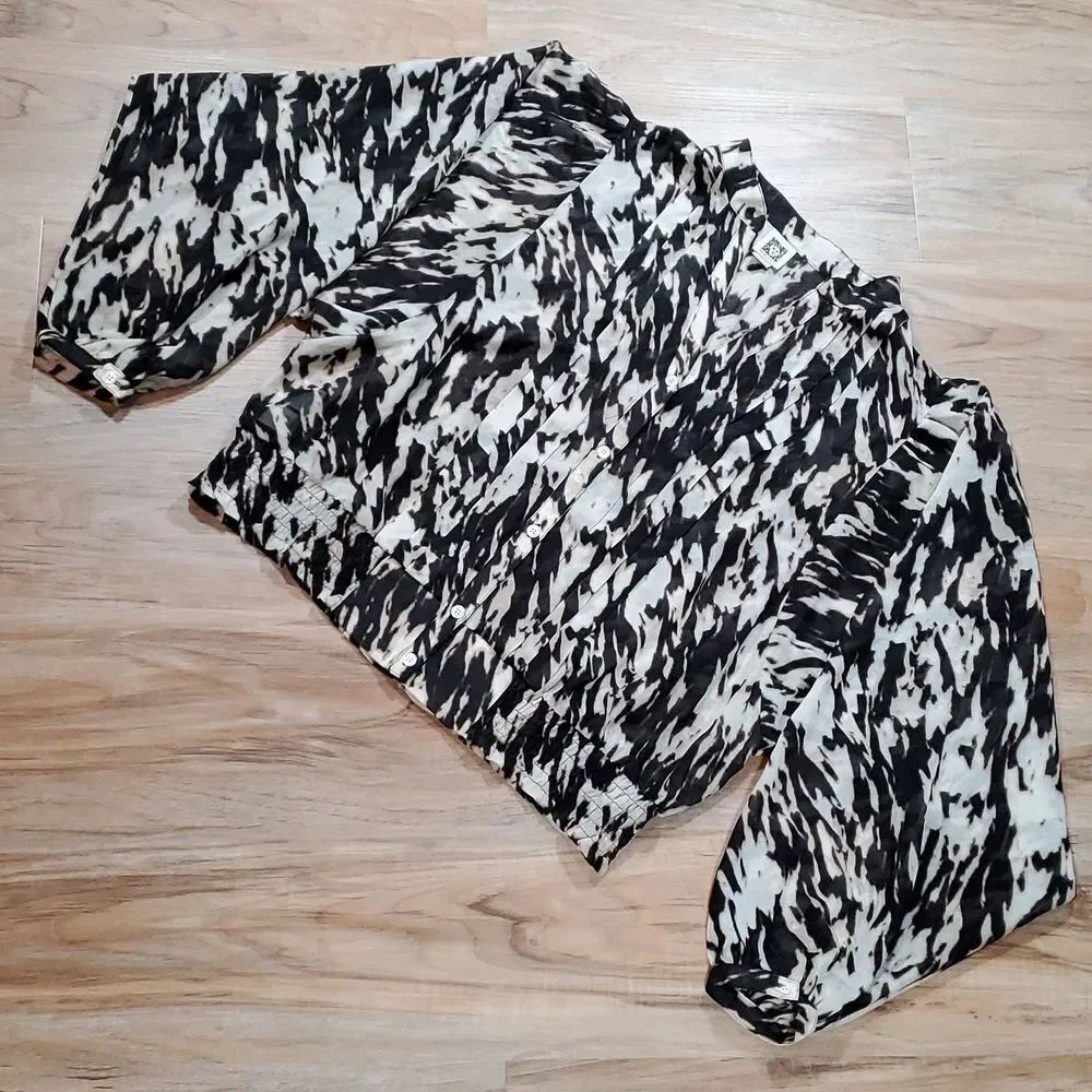 🔺️Anne Klein Animal Print Button Vneck Oversized Long Sleeve Top Large